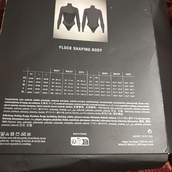 Two-piece - Picture 11 of 13